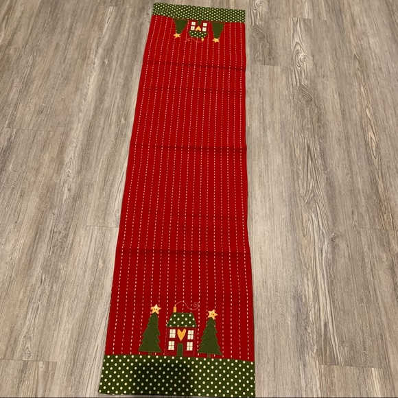 Christmas Table Runner - Picture 2 of 5